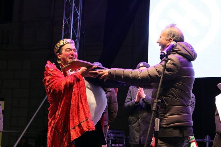 E’ Carnevale, incoronato il Re Burlone (VIDEO)