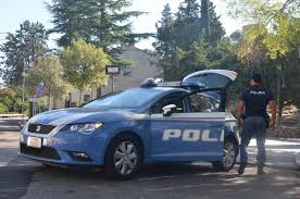 Rinvenute e sequestrate armi e divise militari, un arresto