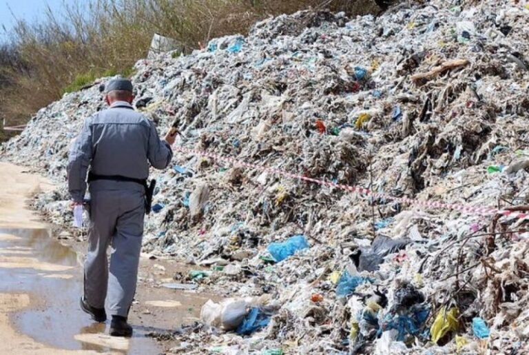 Brancaleone: 500 mq di rifiuti, area sequestrata