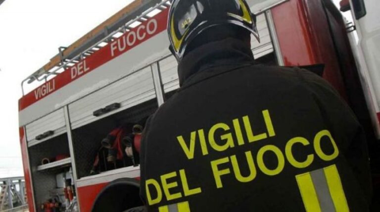 Catanzaro, incendio in cantiere edile