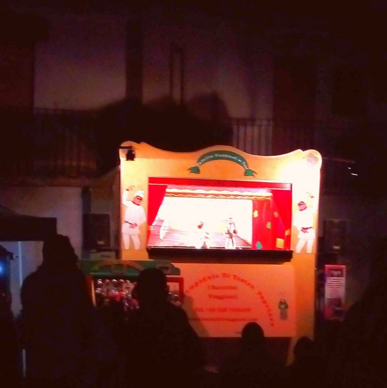 Al Festival delle Serre il Teatro dei Burattini, un’arte antica ove cercare, come i bambini, una realtà di serenità e speranza
