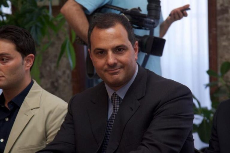 Rende: Carmine Manna, coordinatore Fi, al sindaco di Rende: “chiarisca la sua posizione politica”