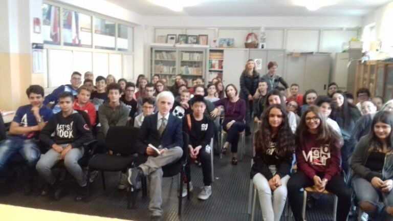 La favola del piccolo Cisse affascina e commuove i giovanissimi studenti della Scuola Media “Giovanni Falcone” di Rende.