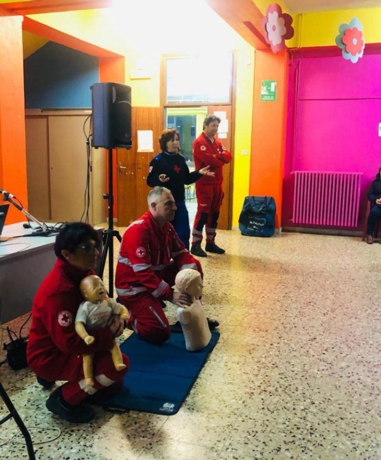 La Croce rossa nelle scuole: lezione alla De Matera