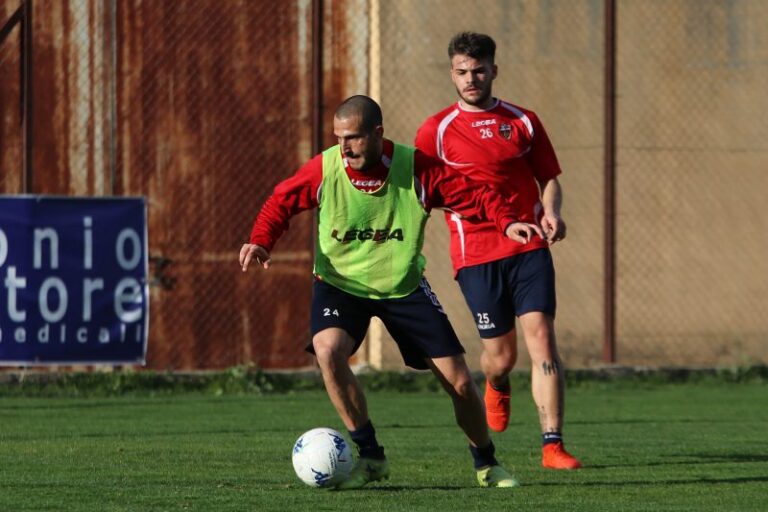 Cosenza calcio, la squadra è pronta per Pescara