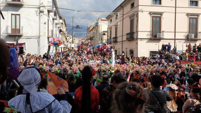 Ancora immagini del Carnevale di Castrovillari, che bella festa (VIDEO)