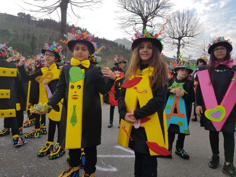 61° Carnevale di Castrovillari, i vincitori dell’edizione sfilano davanti ad oltre 35 mila persone (VIDEO)
