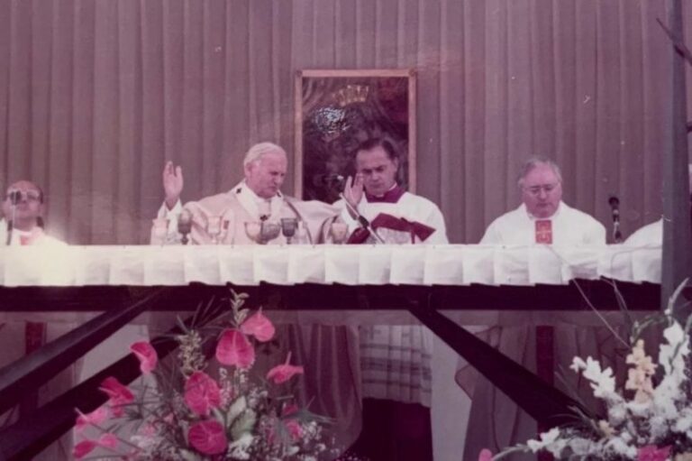 Catanzaro, via libera della giunta a restauro altare Giovanni Paolo II