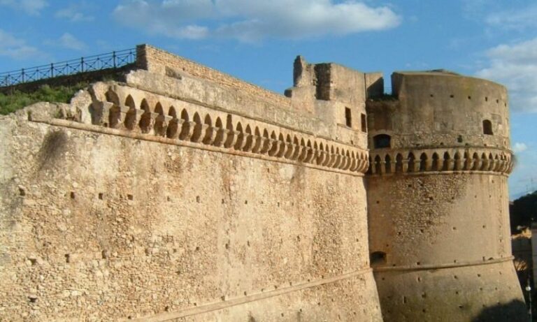 Crotone: chiusura del Castello, il sindaco chiede lumi alla Corrado