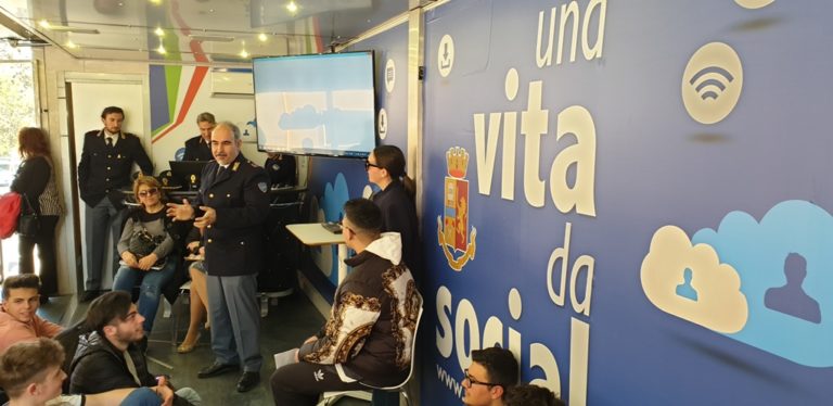 polizia a scuola