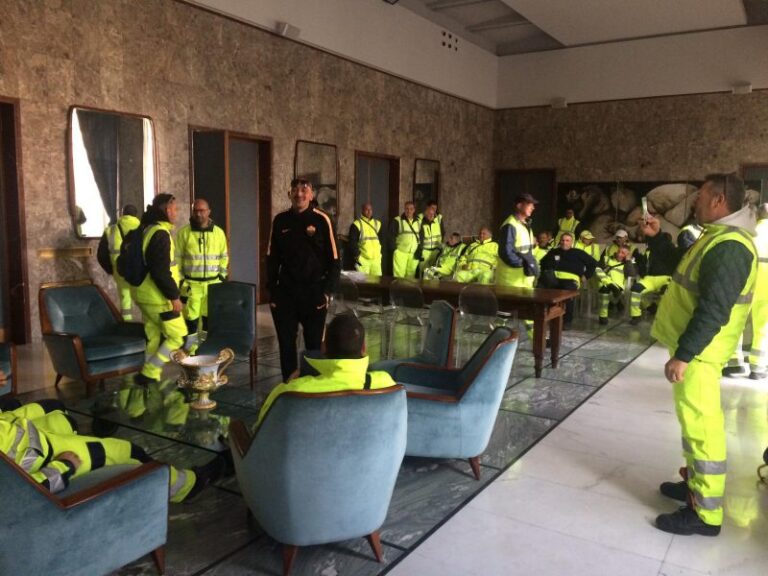 Tute gialle cooperative protesta comune