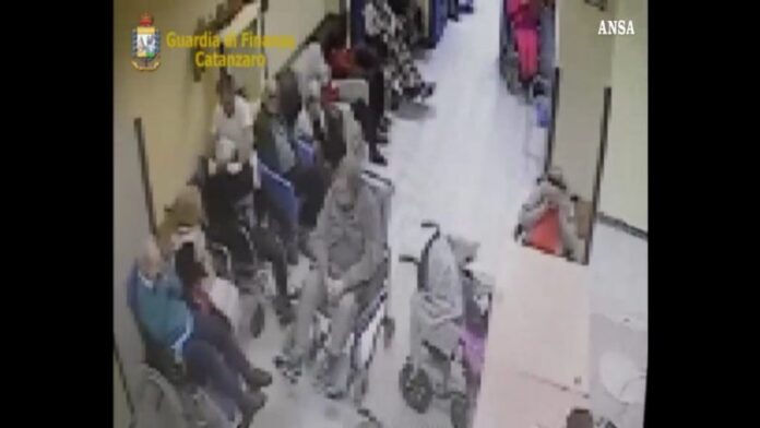 Catanzaro video violenze anziani
