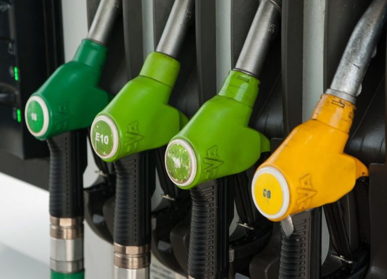 pompe di benzina caro carburante