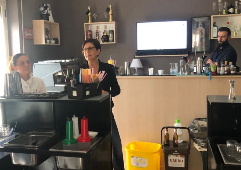 Ecoross barman lezioni differenziata riciclo ambiente ecologia