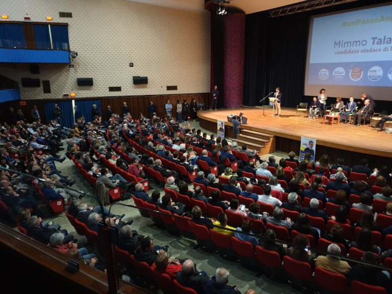 presentazione Talarico. Garden affollatissimo