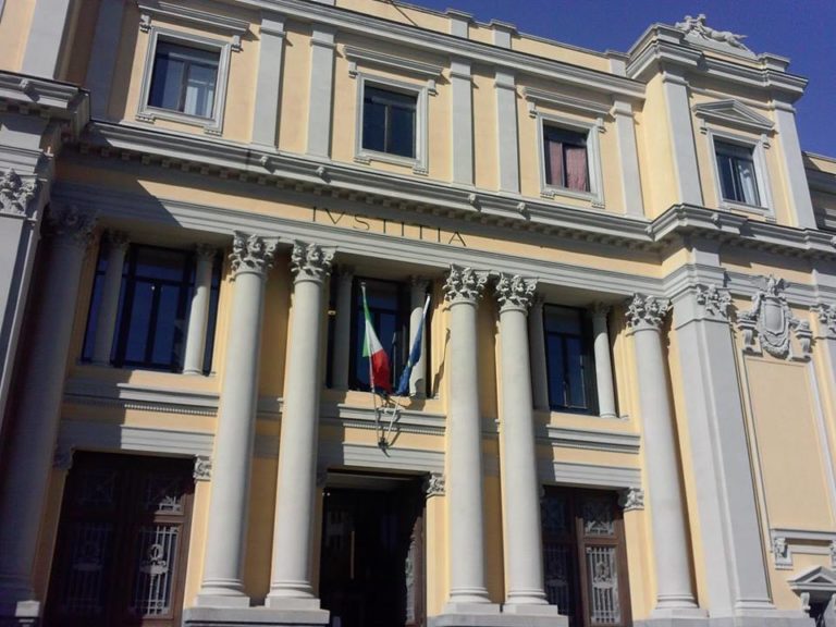 Rossano resistenza pubblici ufficiali ricettazione assolto tribunale