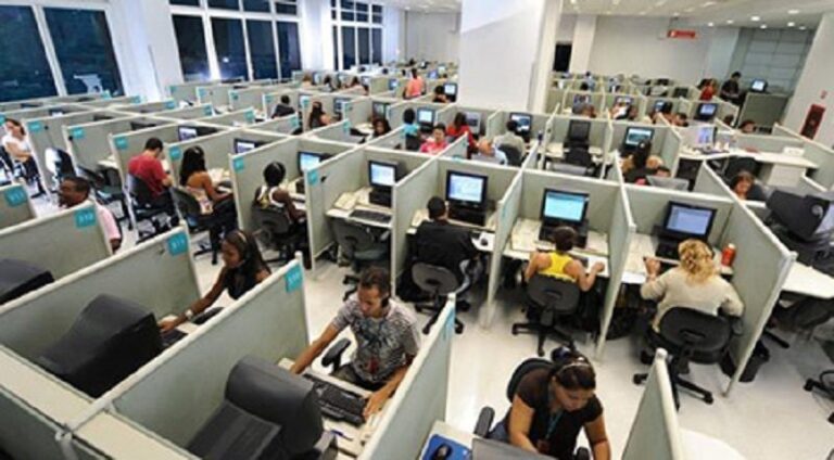 dipendenti-call-center-rischio-licenziamento