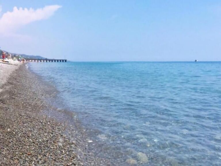 Calabria, a molte località balneari la “Bandiera Blu”