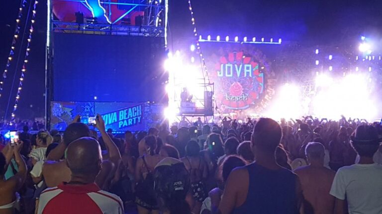 Tutto sul Jova beach party, è qui la festa: Praia a Mare (fotogallery)