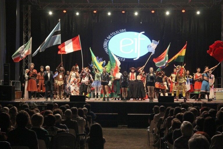 XXXIV Estate Internazionale del Folklore e del Parco del Pollino, successo per la prima del Festival