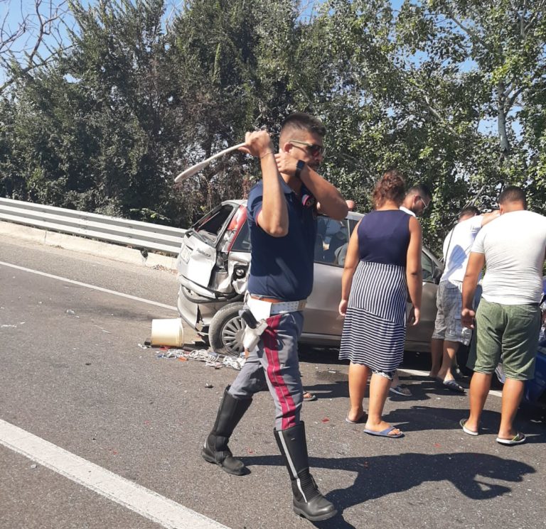 Incidente a Sibari,molte auto coinvolte e due feriti ( foto)