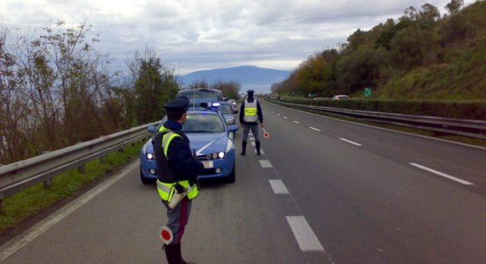 polizia stradale posto di blocco autostrada