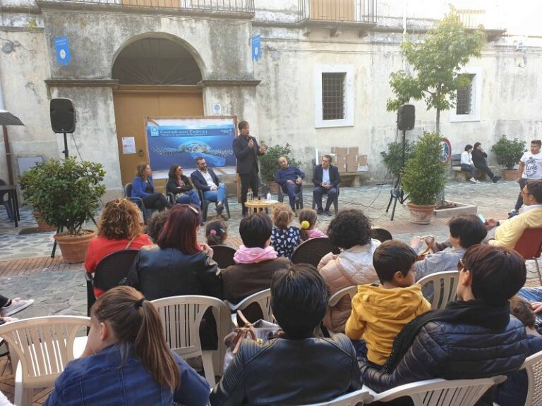 La mensa di Cerisano è ‘plastic free’: festa con gli scolari in piazza