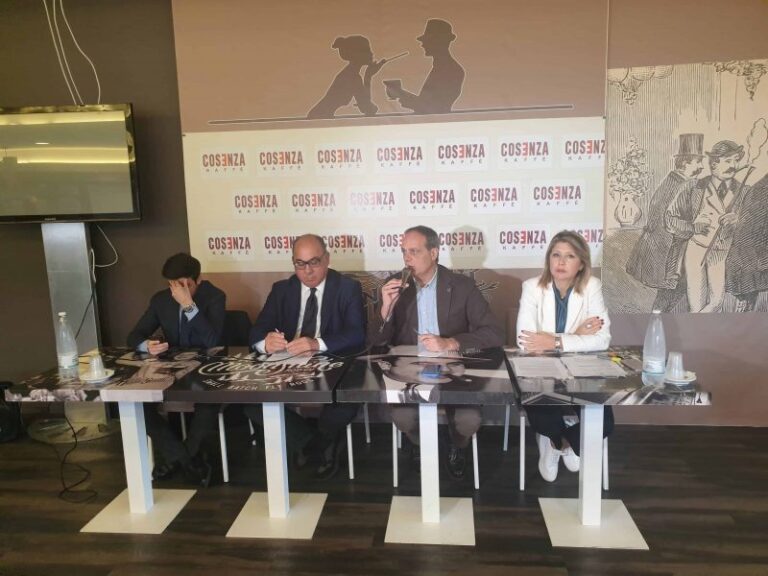 “Oggi potrebbe essere il giorno della Liberazione di Occhiuto”: le opposizioni prima del Consiglio comunale