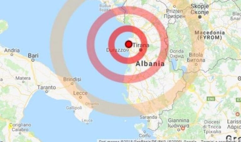 Forte sisma nella notte in Albania, gente sotto le macerie a Durazzo: le scosse arrivate fino alle coste Calabresi
