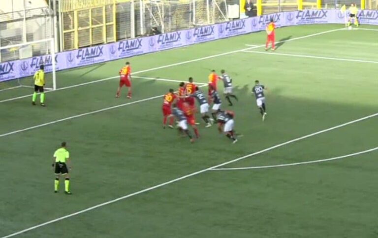 Calcio serie C, Catanzaro all’ultimo respiro
