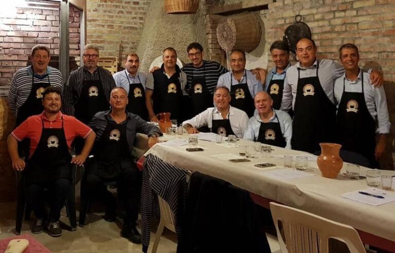 La tradizione, i riti e le curiosità della “quadara” con la confraternita della “frittola” calabrese