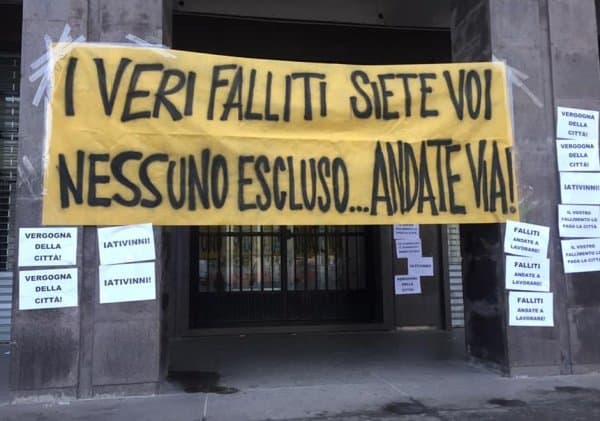 manifesti protesta cosenza