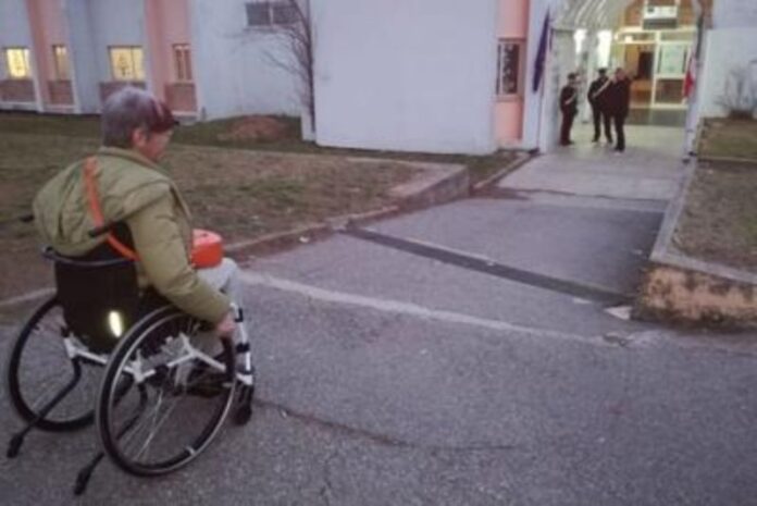 disabile-impossibilitata-raggiungere-seggio-elettorale