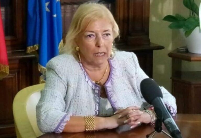 domiciliari-prefetto-cosenza-paola galeone