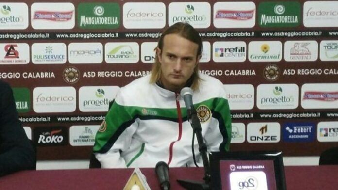 ingerisce-detersivo-acqua-calciatore-palmese
