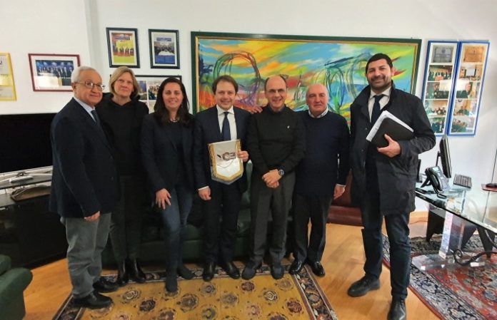 vertici di confindustria e rappresentanti circolo stampa sessa