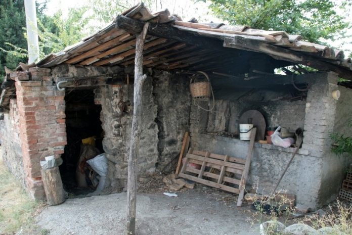 il forno all'aperto per cuocere il pane
