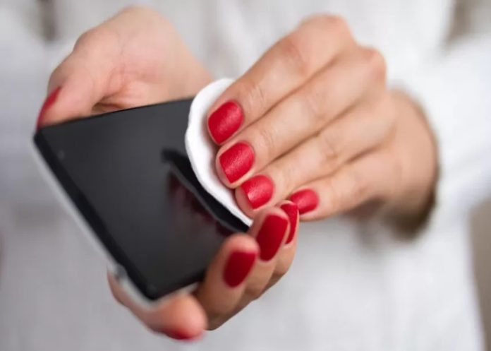 igienizzare-telefono-cellulare-coronavirus