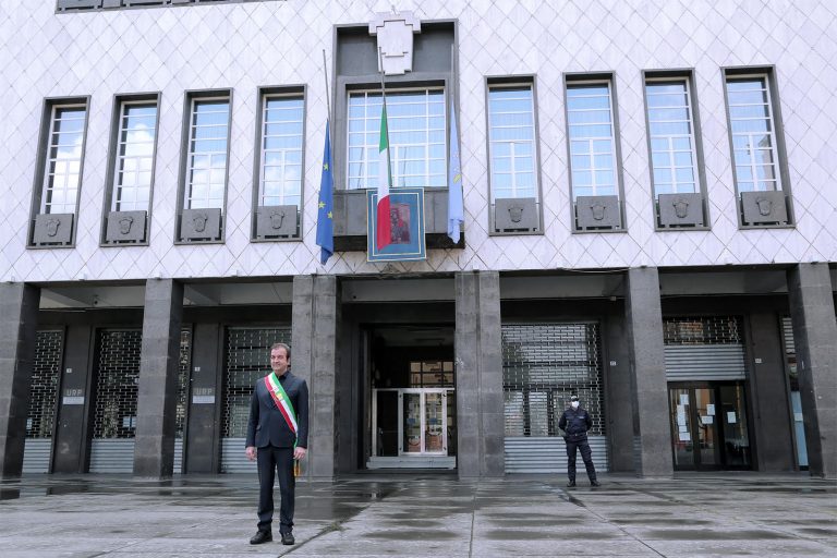 lavoratori senza stipendio comune cosenza
