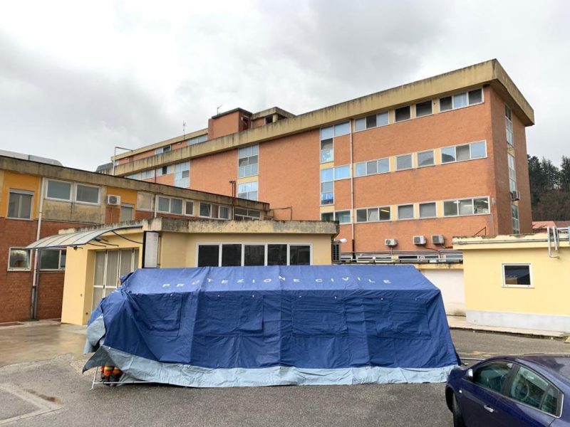 tenda pre triage ospedale di Acri