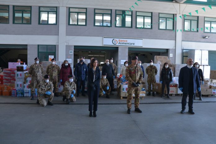 bersaglieri-cosenza-consegnano-banco-alimentare