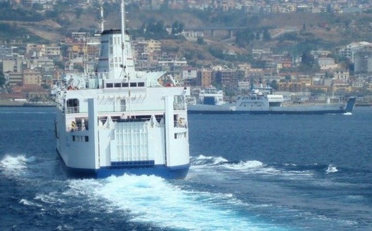 aumento corse traghetti messina pendolari