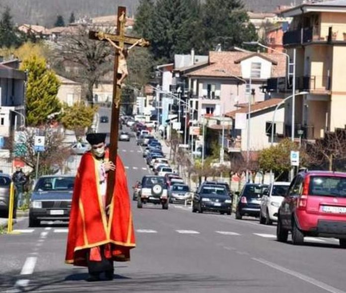 soveria-mannelli-via-crucis-solitaria-parroco