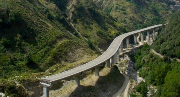 Riprendono i lavori su strada Mirto-Longobucco
