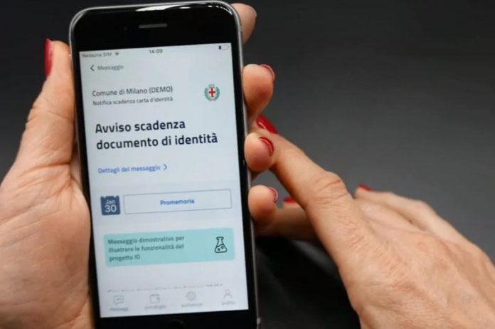 L’app IO permette anche di pagare direttamente dallo smartphone le tasse e i tributi