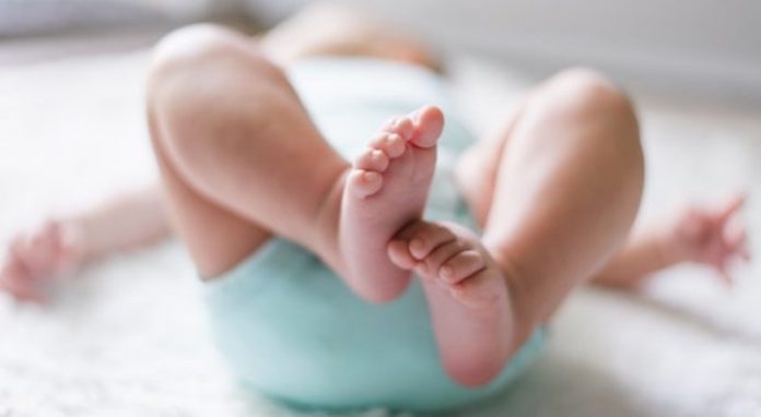 neonato picchiato indagato il padre