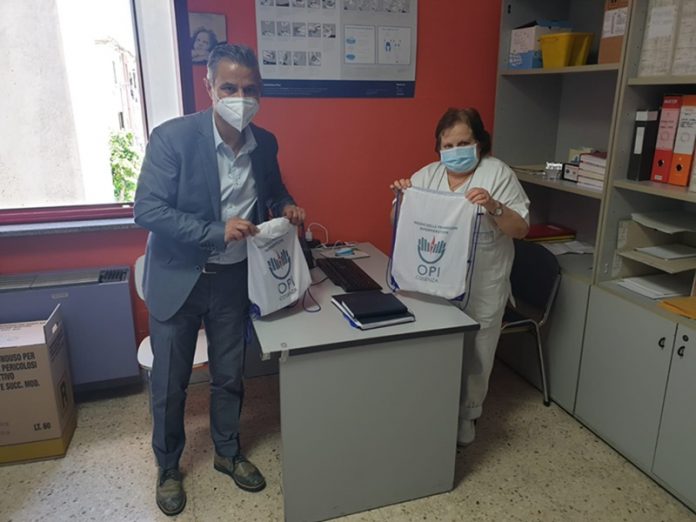 Sposato dell'OPi consegna altre mascherine