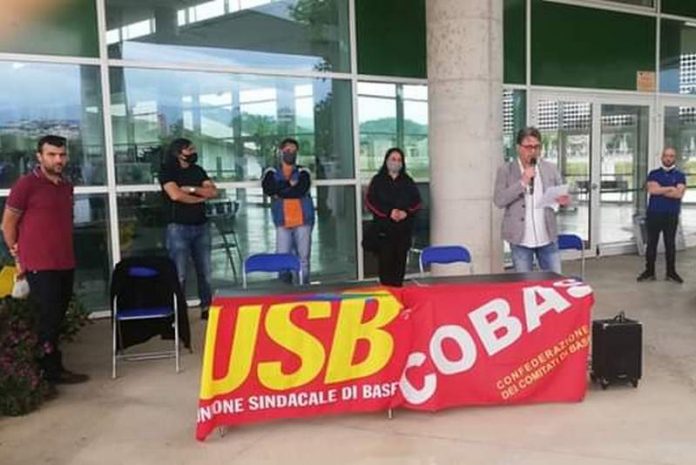 protesta sindacati parco acquatico rende