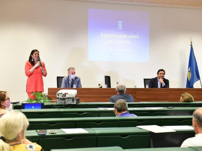 TURISMO-CONFERENZA-STAMPA-SANTELLI