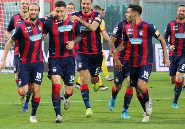 giocatori crotone calcio